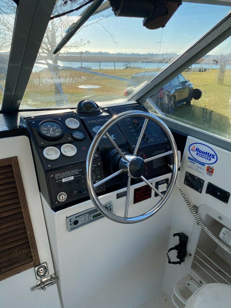 1987 Bayliner 210 21′ Cuddy Cabin