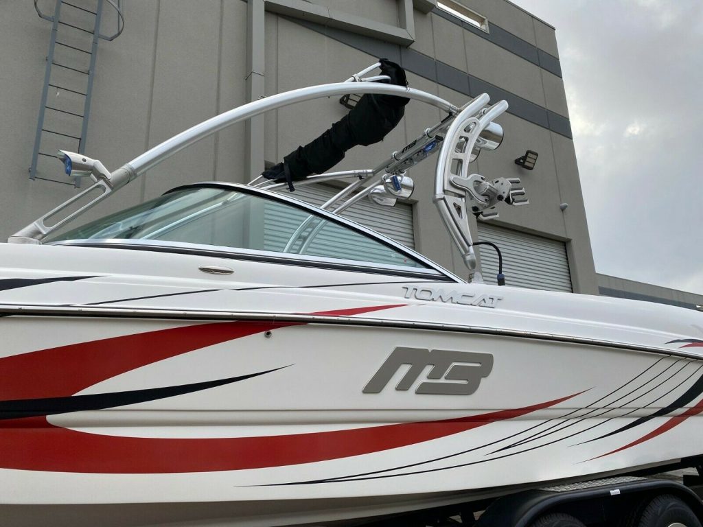2011 MB Sport Tomcat Wakeboard Boat