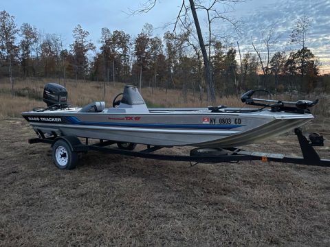 17 1/2 foot Bass tracker for sale