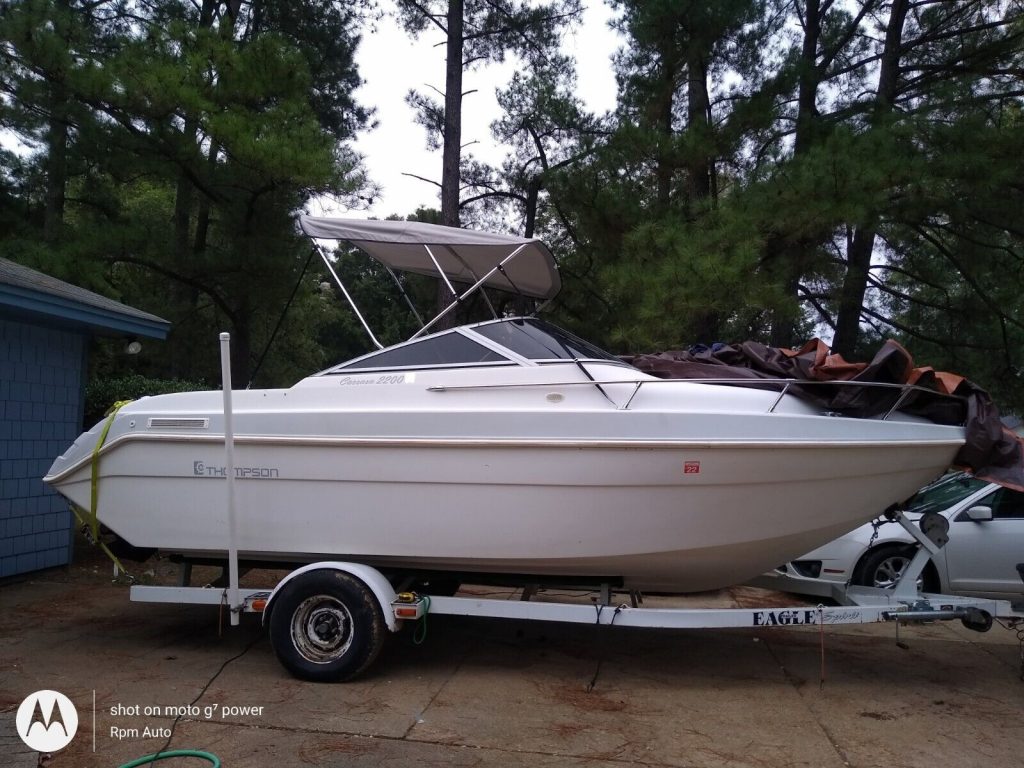 1994 Thompson Carrera 2200 21 ft cubby cabin cruiser boat.