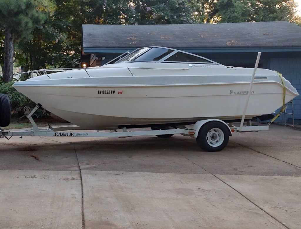 1994 Thompson Carrera 2200 21 ft cubby cabin cruiser boat.