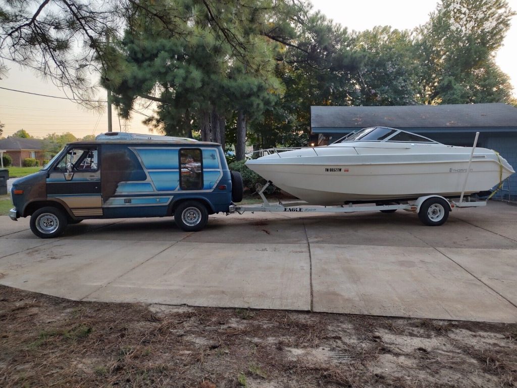 1994 Thompson Carrera 2200 21 ft cubby cabin cruiser boat.