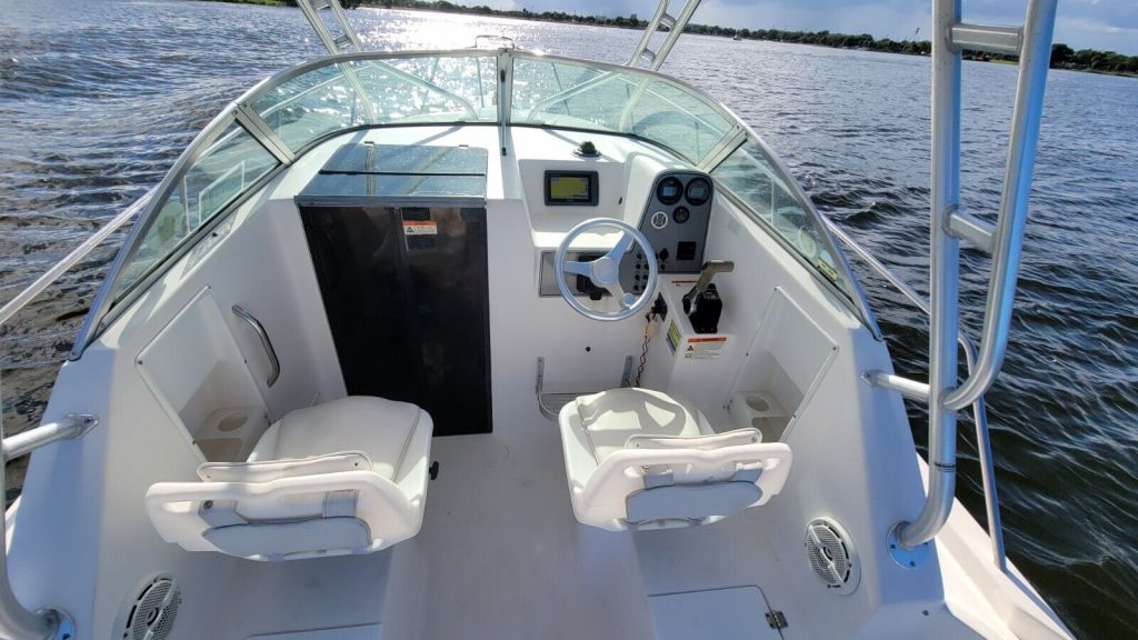2004 Wellcraft 22 WA, YAMAHA 4stroke 225 hp with only 624 hours.