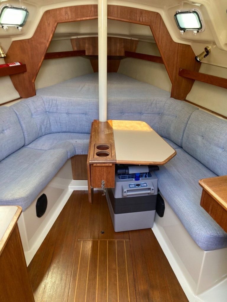 1990 Hunter 28 Sailboat