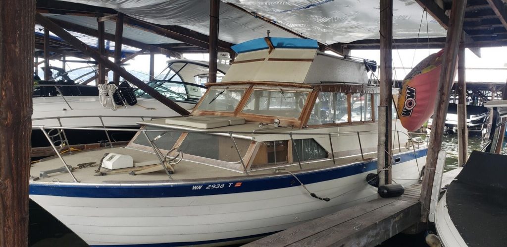 1972 Carver Santa Cruz 31′ Yacht Located in Kenmore, WA – No Trailer
