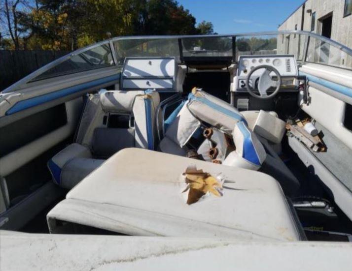 1991 Four Winns 24′ Boat Located in North Chicago, IL – Has Trailer