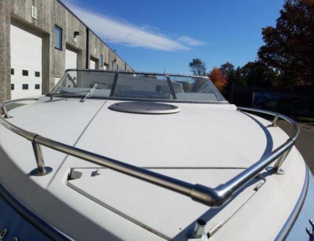 1991 Four Winns 24′ Boat Located in North Chicago, IL – Has Trailer